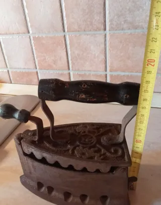 Ferro da stiro antico