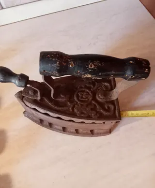 Ferro da stiro antico