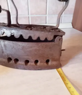 Ferro da stiro antico