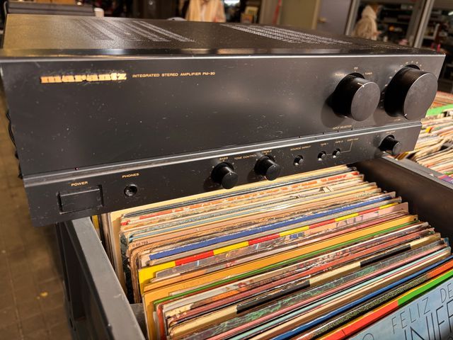 Amplificador Marantz PM 30 Negro