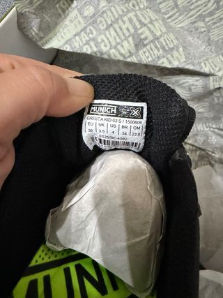 Sneakers Munich nere e gialle per bambini