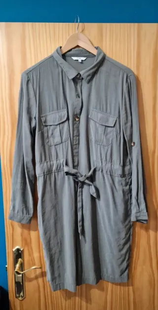 Vestido verde con cinturón