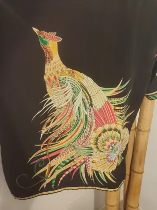 Camisa estampada flores y Fénix negra