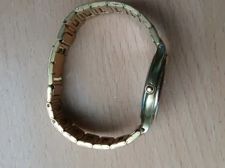 Reloj Citizen Cuarzo Dorado