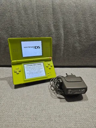 Nintendo DS Lite con Caricatore