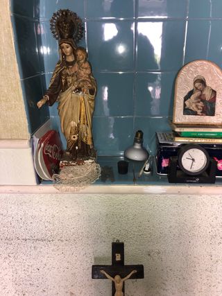 Virgen antigua de escayola con corona