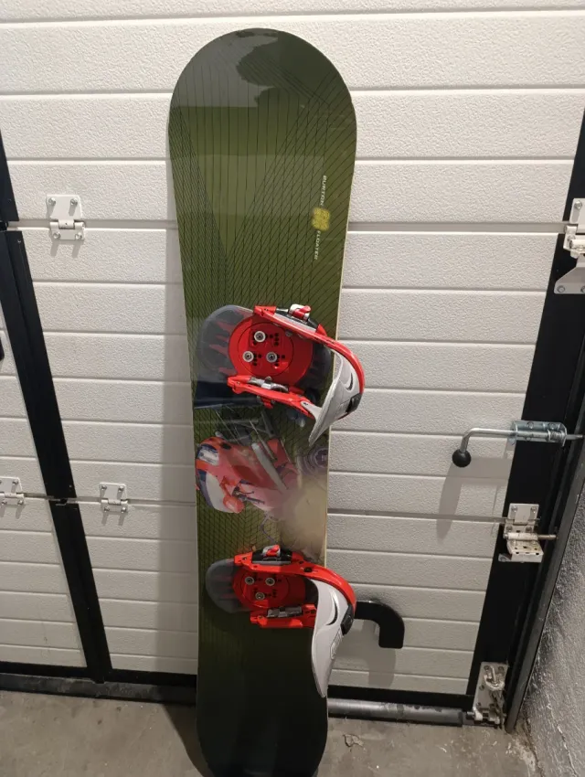 burton 60 floater snowboard Clash W The Burton Cultivator Snowboard is all about growth Burton Women's Feelgood Flying V