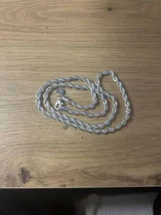 Cadena y pulsera impolutas