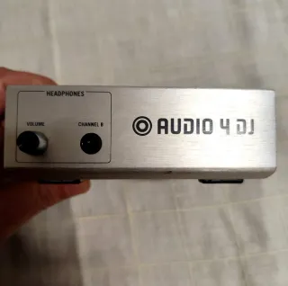 Tarjeta de Sonido Audio 4 DJ Traktor