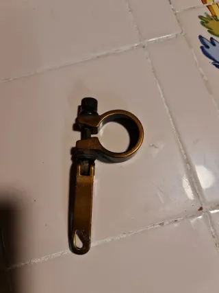 Cierre sillín aluminio color bronce 31.8mm