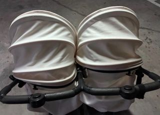 Silla Gemelar Kuki Twin + Capotas Marfil