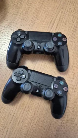 Ps4 Slim + 2 Mandos Sony Negros