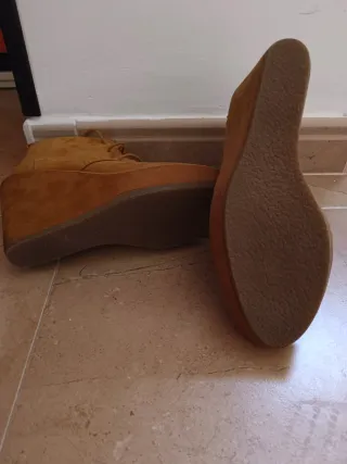 Botines de ante color coñac