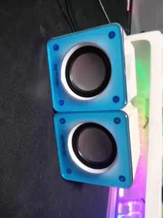 Altavoces PC Cubo Azul y Blanco