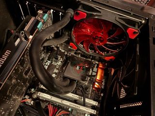 Torre PC Gaming Gigabyte Negra y Azul