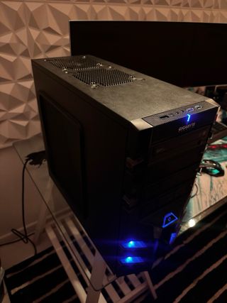 Torre PC Gaming Gigabyte Negra y Azul