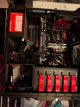 Torre PC Gaming Gigabyte Negra y Azul