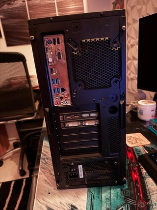 Torre PC Gaming Gigabyte Negra y Azul