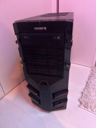 Torre PC Gaming Gigabyte Negra y Azul