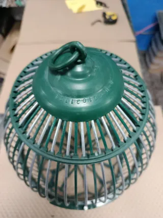 Jaula de perdiz verde y plateada