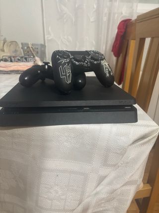 PS4 (PlayStation 4) con 2 mandos