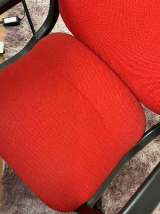 Sedia da ufficio rossa e nera