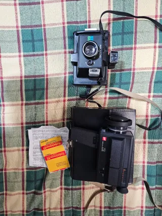 Lote 2 Cámaras Polaroid y Kodak