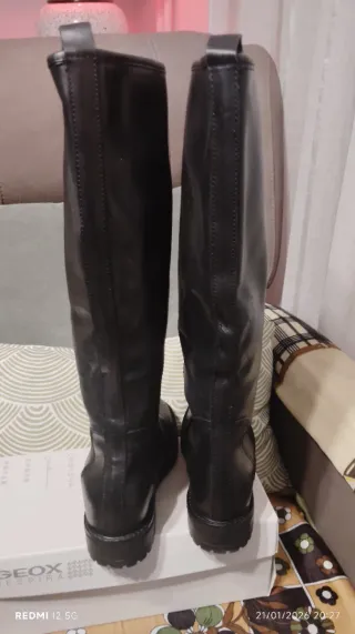 Botas altas de piel negras