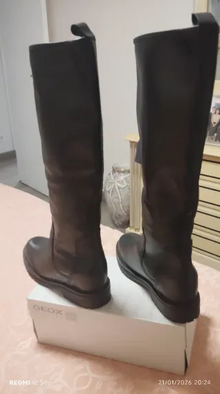 Botas altas de piel negras