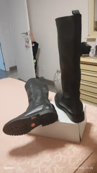 Botas altas de piel negras
