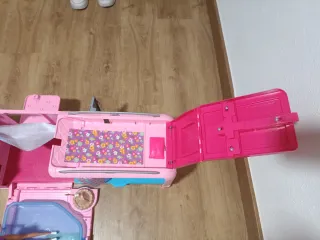 Autocaravana Barbie con Piscina y Tobogán