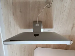 iMac 21.5 Intel i5 + Teclado y Ratón Apple