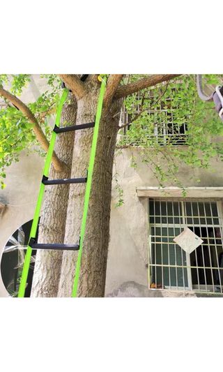 Escalera de seguridad con mosquetones