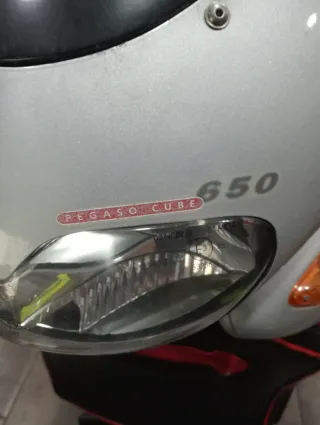 Faro y Carenado Aprilia Pegaso 650
