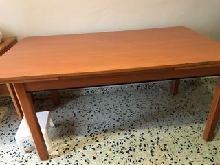 Mesa de comedor grande de madera
