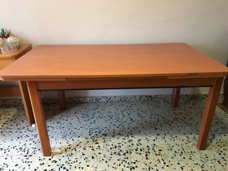 Mesa de comedor grande de madera