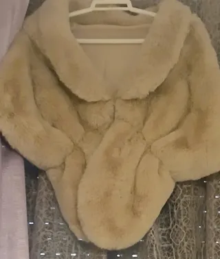 Chal de pelo sintético beige