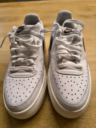 Zapatillas Nike Mujer Blancas y Marrones