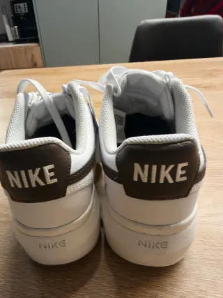 Zapatillas Nike Mujer Blancas y Marrones