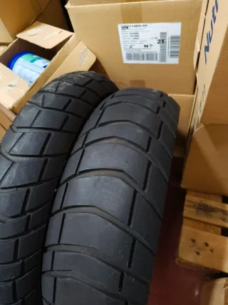 Neumáticos Metzeler Karoo street 120/70r19 y 170/6