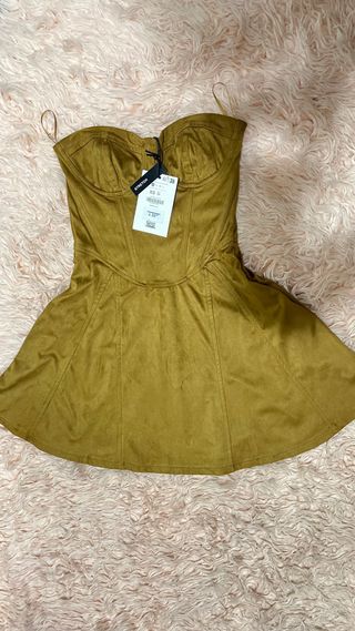 Conjunto Crop Top Blanco y Jeans Acampanados