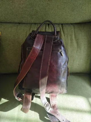 Mochila de cuero marrón