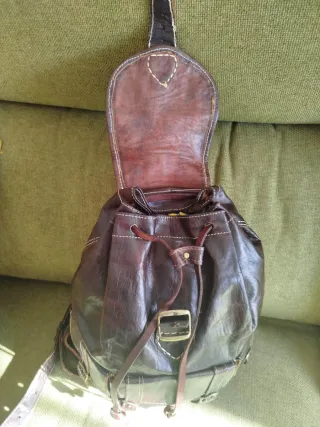 Mochila de cuero marrón