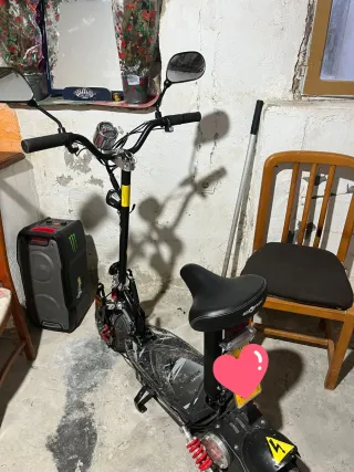 Patinete eléctrico con asiento