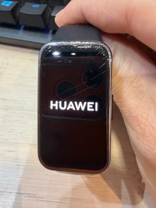 HUAWEI Band 9 AMOLED 1.47” pantalla rayazo