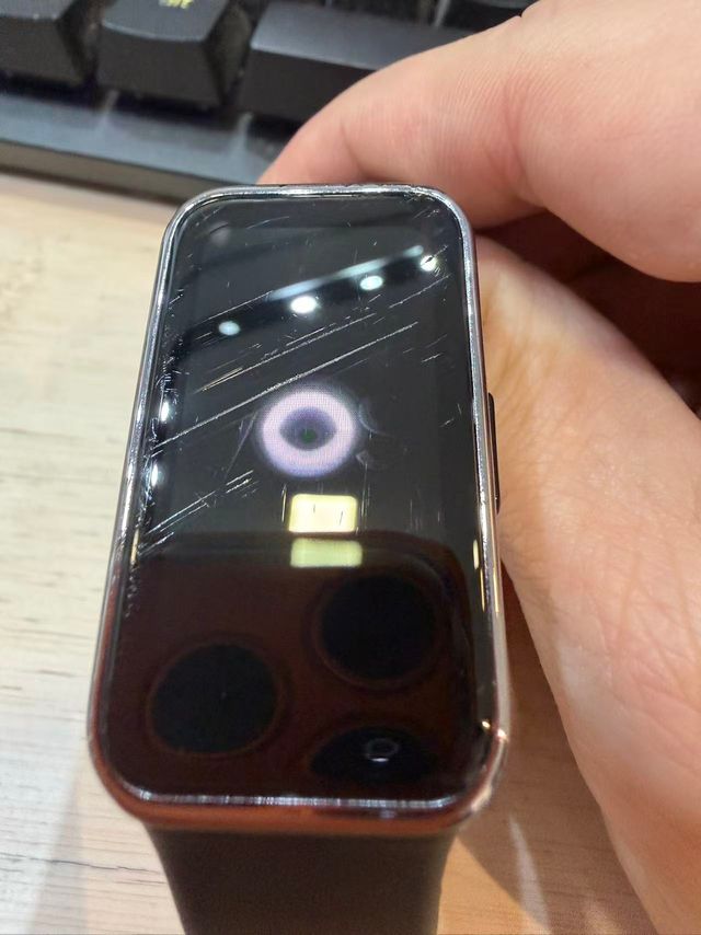 HUAWEI Band 9 AMOLED 1.47” pantalla rayazo