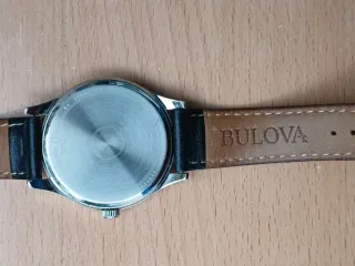 Reloj Bulova Cuarzo Negro