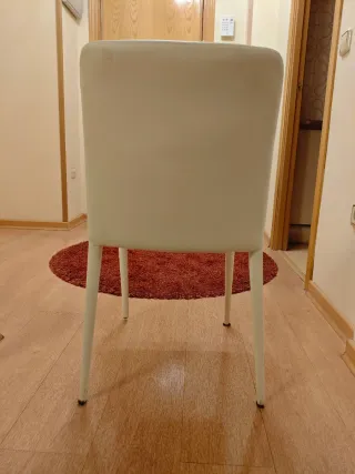 Silla blanca de polipiel