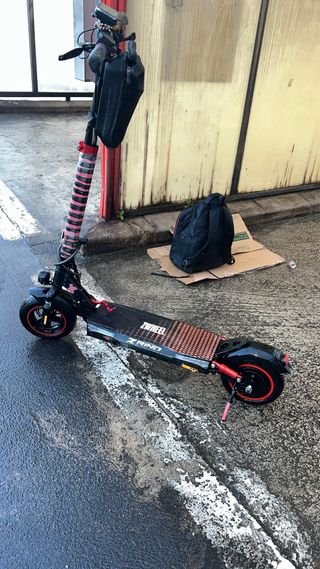 Patinete eléctrico con freno de disco