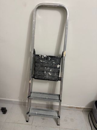 Escalera plegable de aluminio